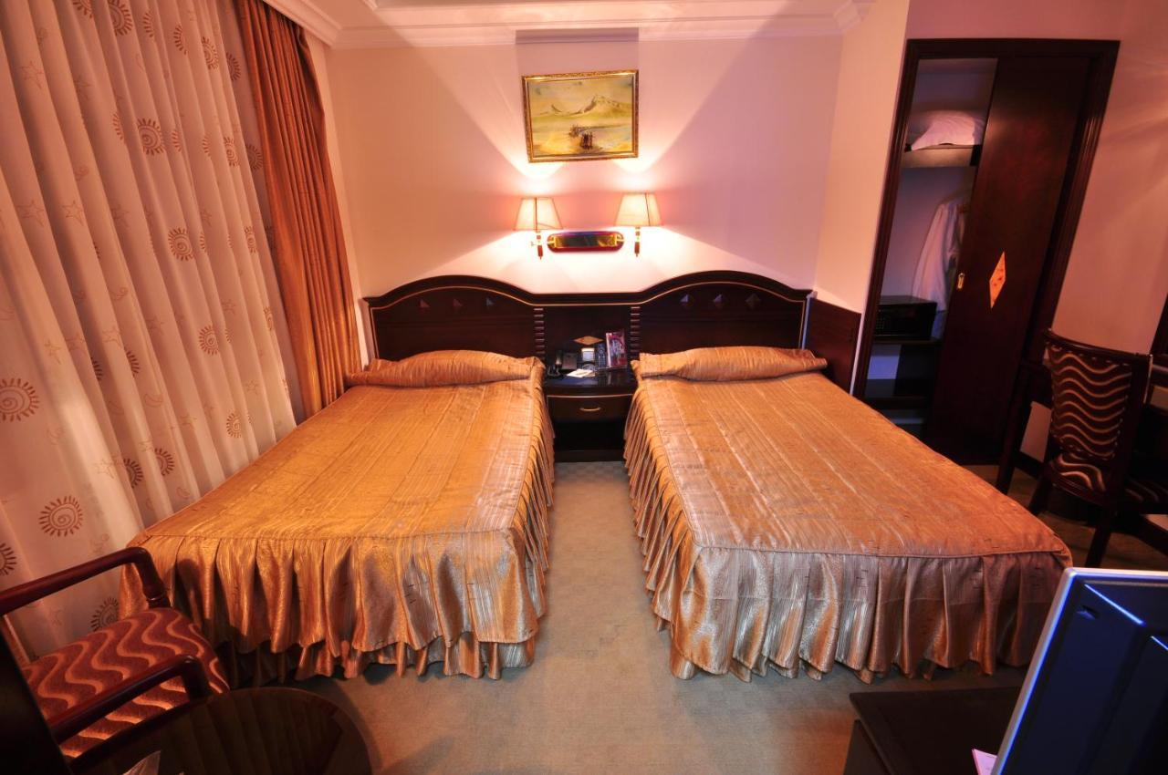Hotel Arca Lui Noe Sinaia Buitenkant foto