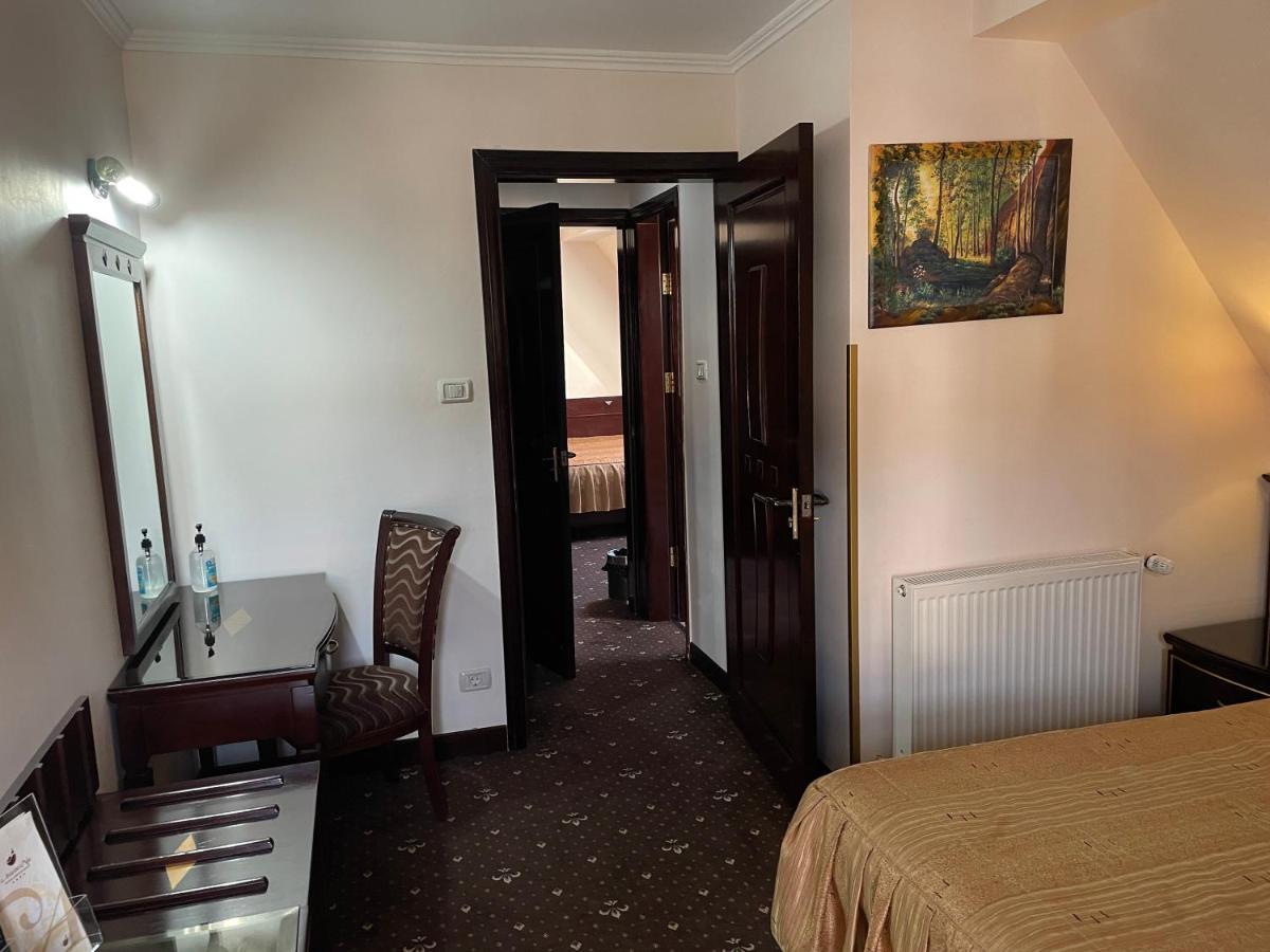 Hotel Arca Lui Noe Sinaia Buitenkant foto