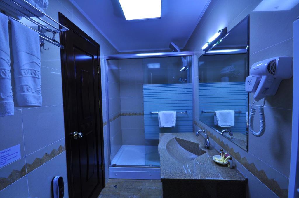 Hotel Arca Lui Noe Sinaia Buitenkant foto