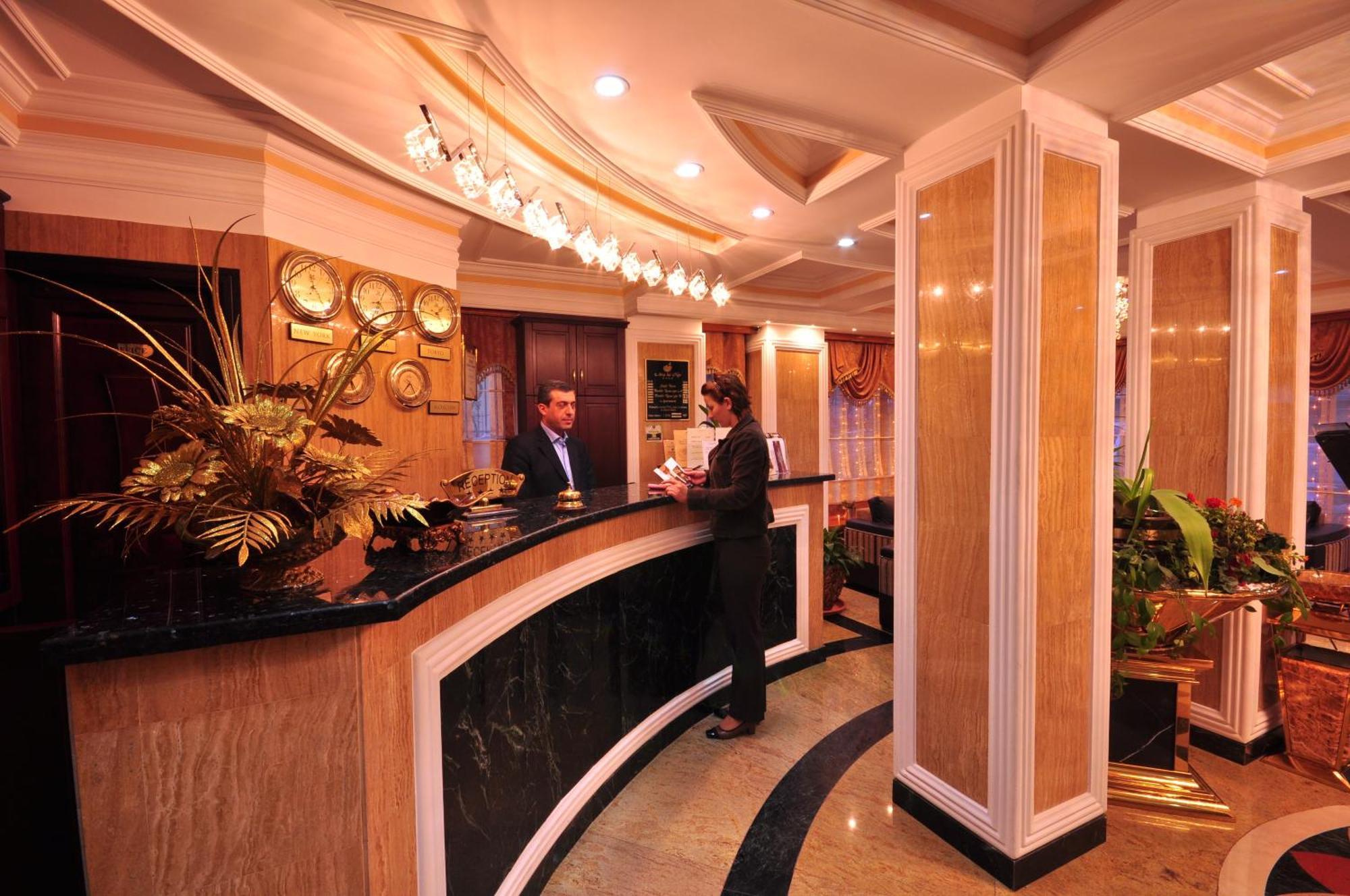 Hotel Arca Lui Noe Sinaia Buitenkant foto