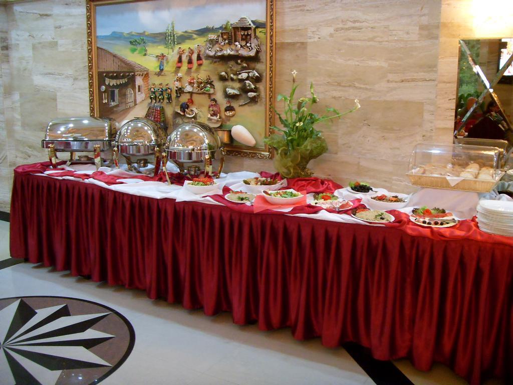 Hotel Arca Lui Noe Sinaia Buitenkant foto